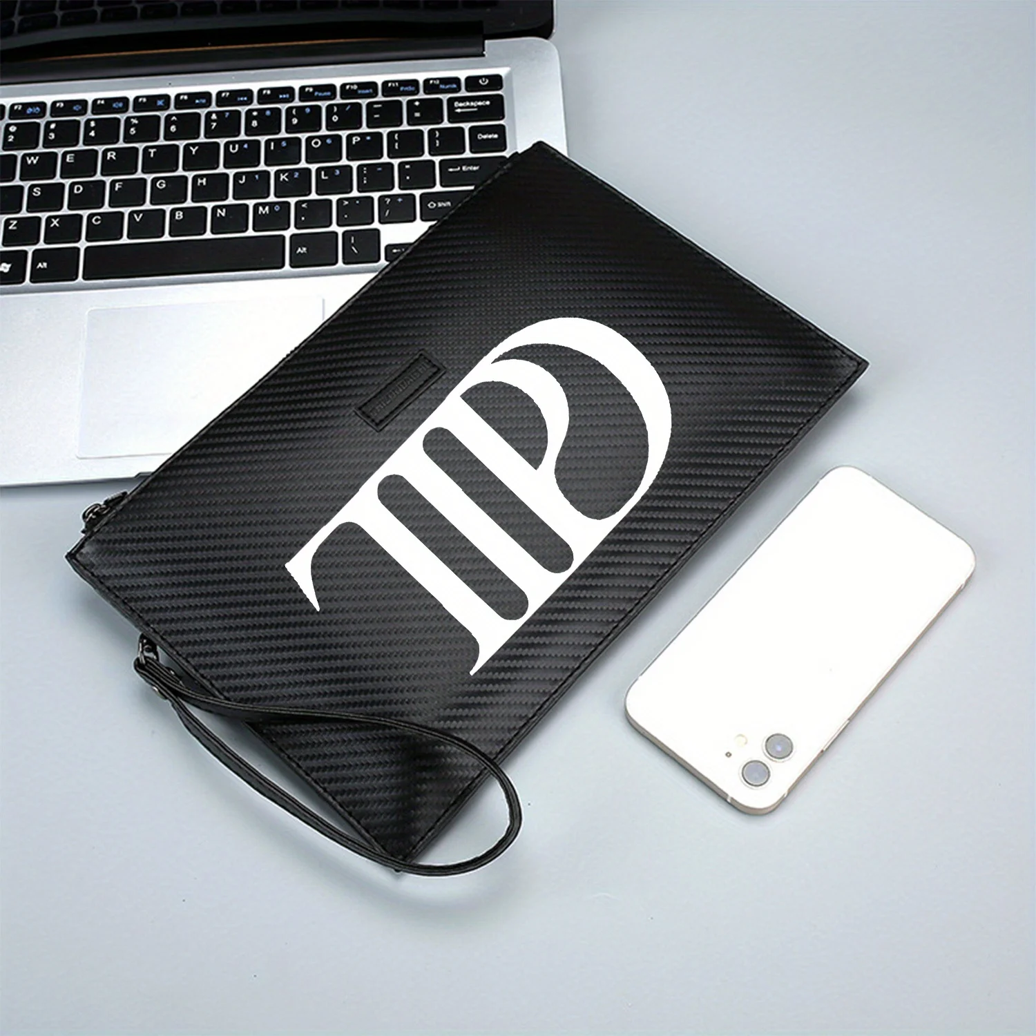 حقيبة يد رجالية من البولي يوريثان بتصميم فني كلاسيكي بأحرف فنية أنيقة ومطبوعة وعملية للحمل اليومي