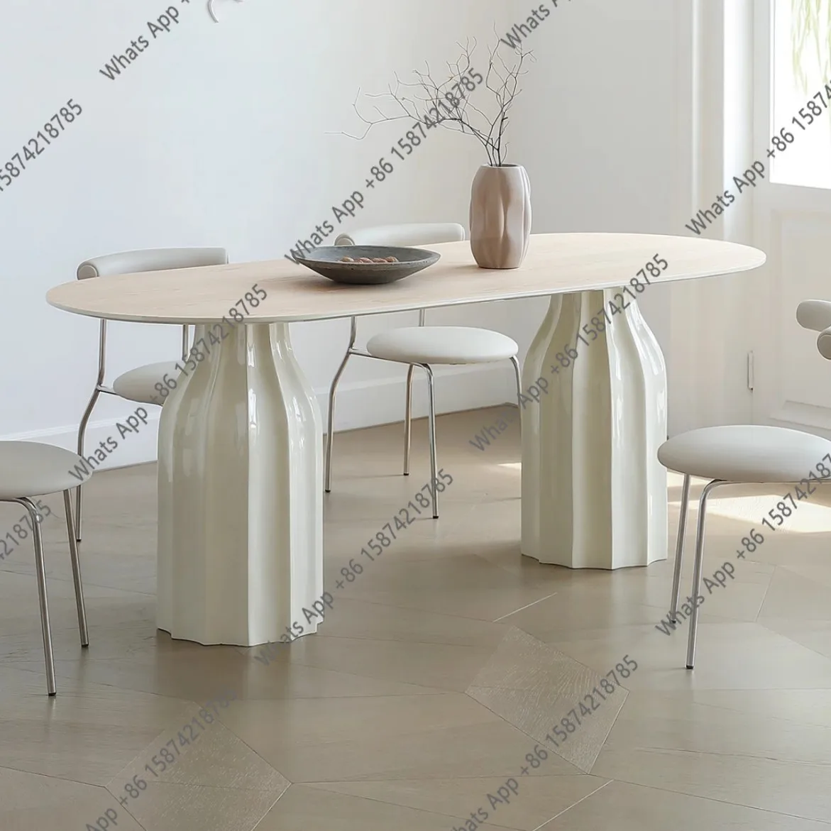 

Обеденный стол в стиле французского кремового декора, овальный, из массива дерева, современный, простой, для всей семьи, в комплекте со стульями.