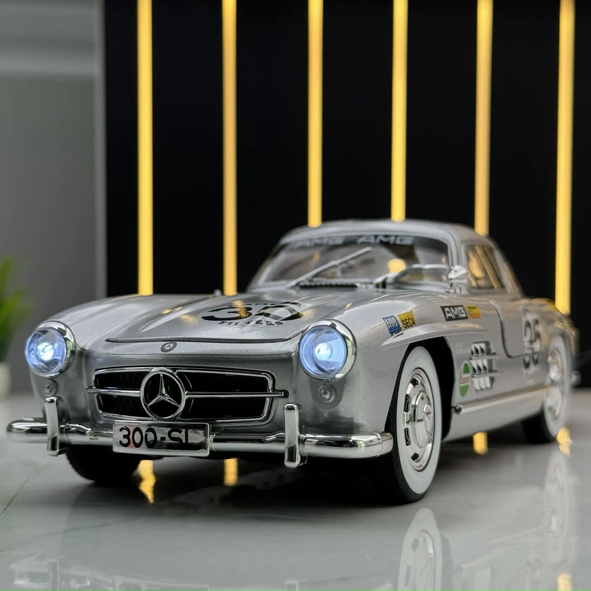 

1: 24 aspect ratio alloy coated 300SL sports car model with realistic sound effects, children's and adult collectible toys