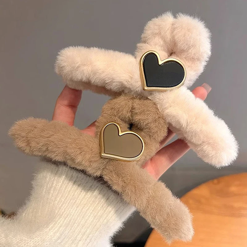 Horquilla de corazón de felpa para otoño e invierno, Clip de agarre con sentido de alta calidad japonés y coreano para mujer, espalda de temperamento grande