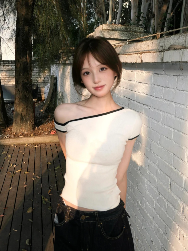 Unique Pure Desire Spicy Girl Diagonal Shoulder Knitted Short Sleeve T-Shirt Women Summer 2026 New Style Special Beautiful Top