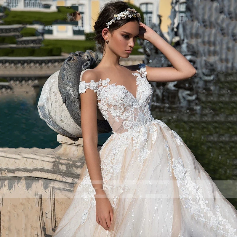 セクシーでゴージャスな A ラインのウェディングドレス女性のエレガントで甘いビーズレースアップリケブライダルドレスプリンセスビーチパーティーボール