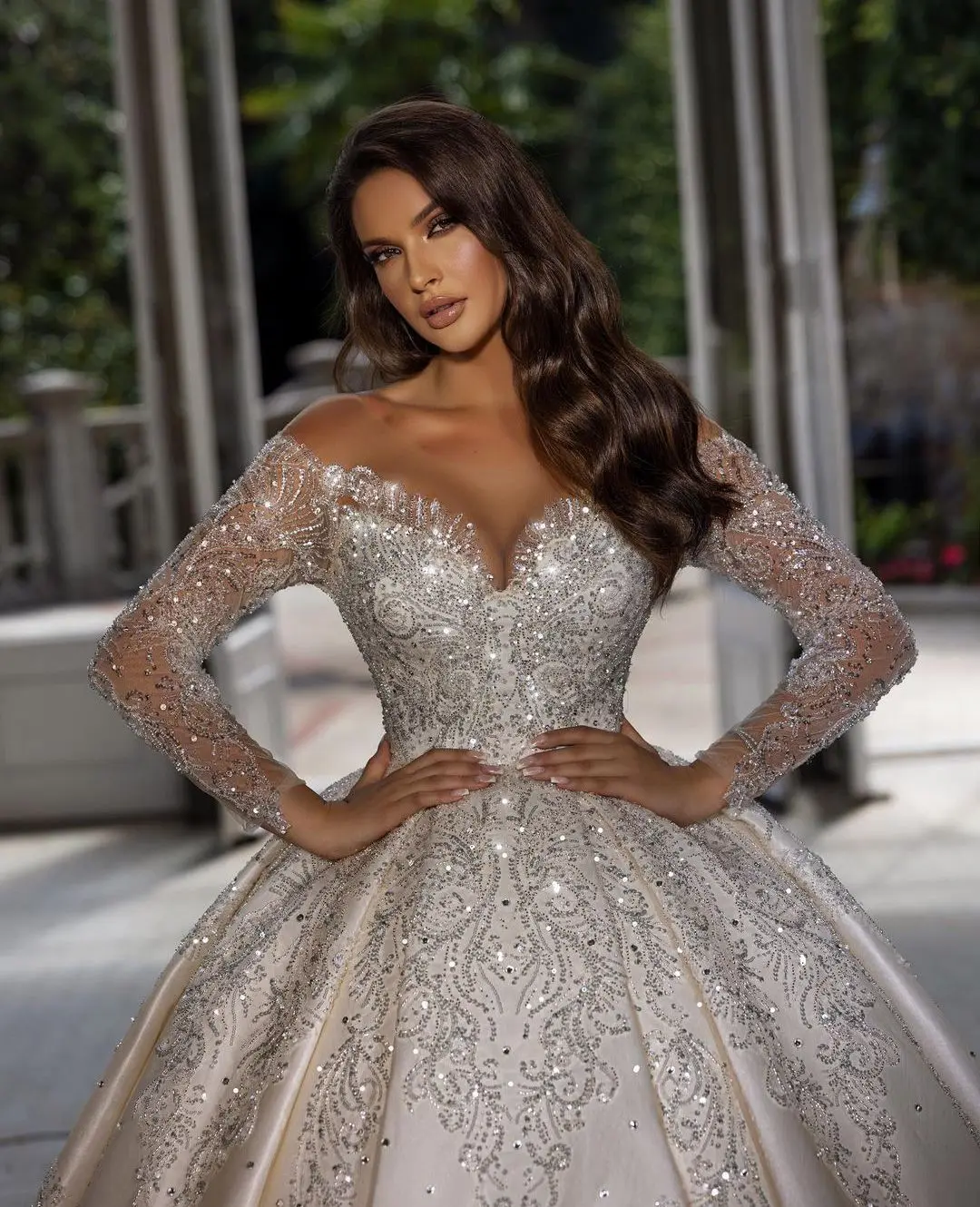 Luxury Ball Gown Wedding Dresses Long Sleeves V Neck Sequins Appliques Bead Ruffles Zipper DiamondsBridal Gowns Vestina De Novia