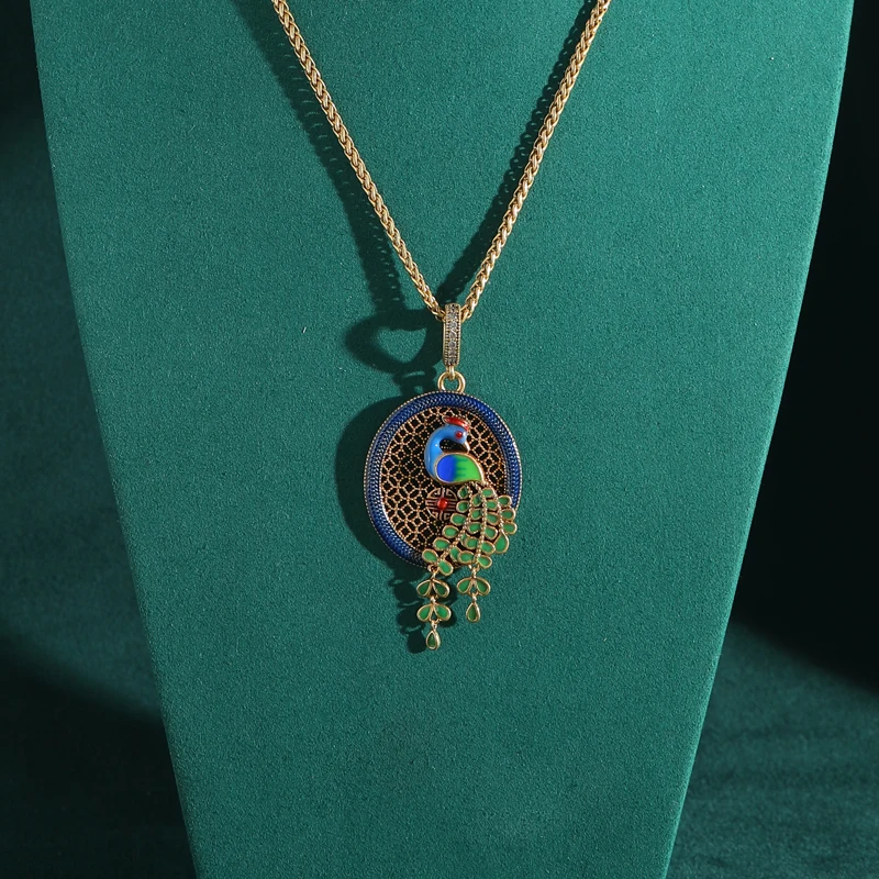 خمر رسمت الطاووس قلادة قلادة امرأة العتيقة الرجعية الملونة طوق الاكسسوارات الفاخرة العلامة التجارية العصرية مجوهرات فتاة هدية