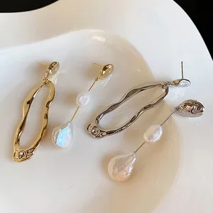 Anting-Anting Asimetris Elegan Baru Mutiara Air Tawar Metalik Anting-Anting Pejantan Panjang Berlebihan Hadiah Perhiasan Pesta Wanita dan Anak Perempuan 10 mutiara air tawar dengan penjualan terbaik - №