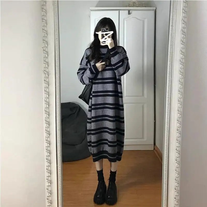 

﻿ Вязаное полосатое платье-свитер, элегантное длинное платье во французском стиле ретро, женская одежда, зимнее платье 2025 года, женская одежда, зима 2025