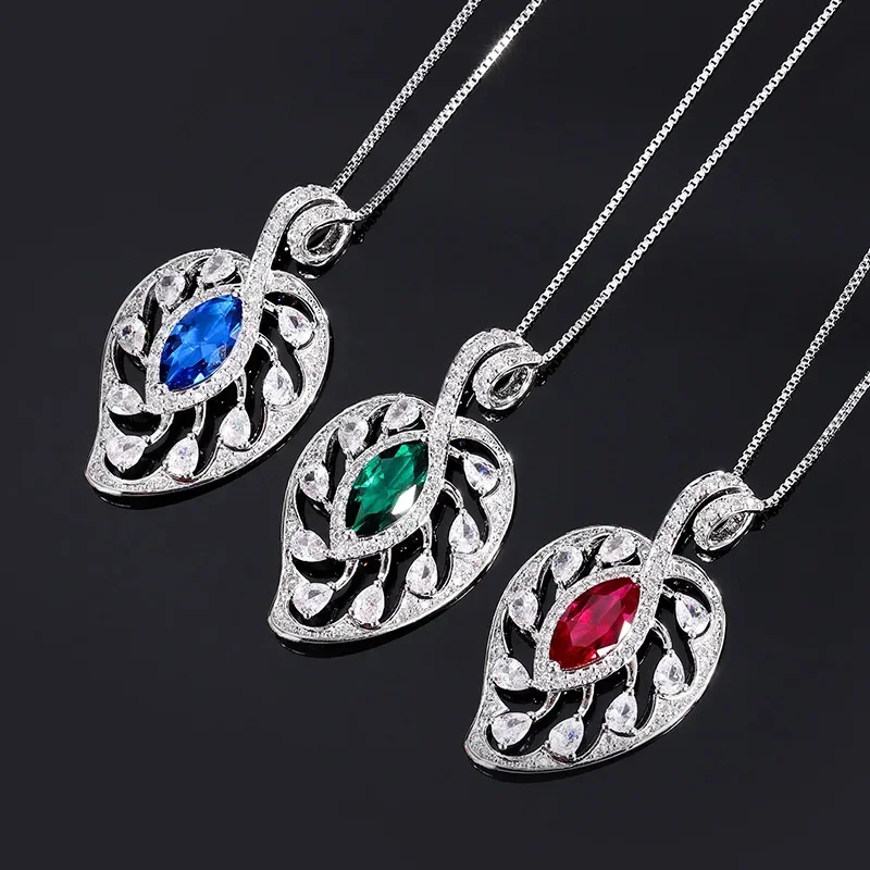 

Charms Luxurious Fashion Heart Shaped Red Eye Crystal Pendant Friendship Necklace Clavicle Chain Women's Jewelry Dress Sets Gift