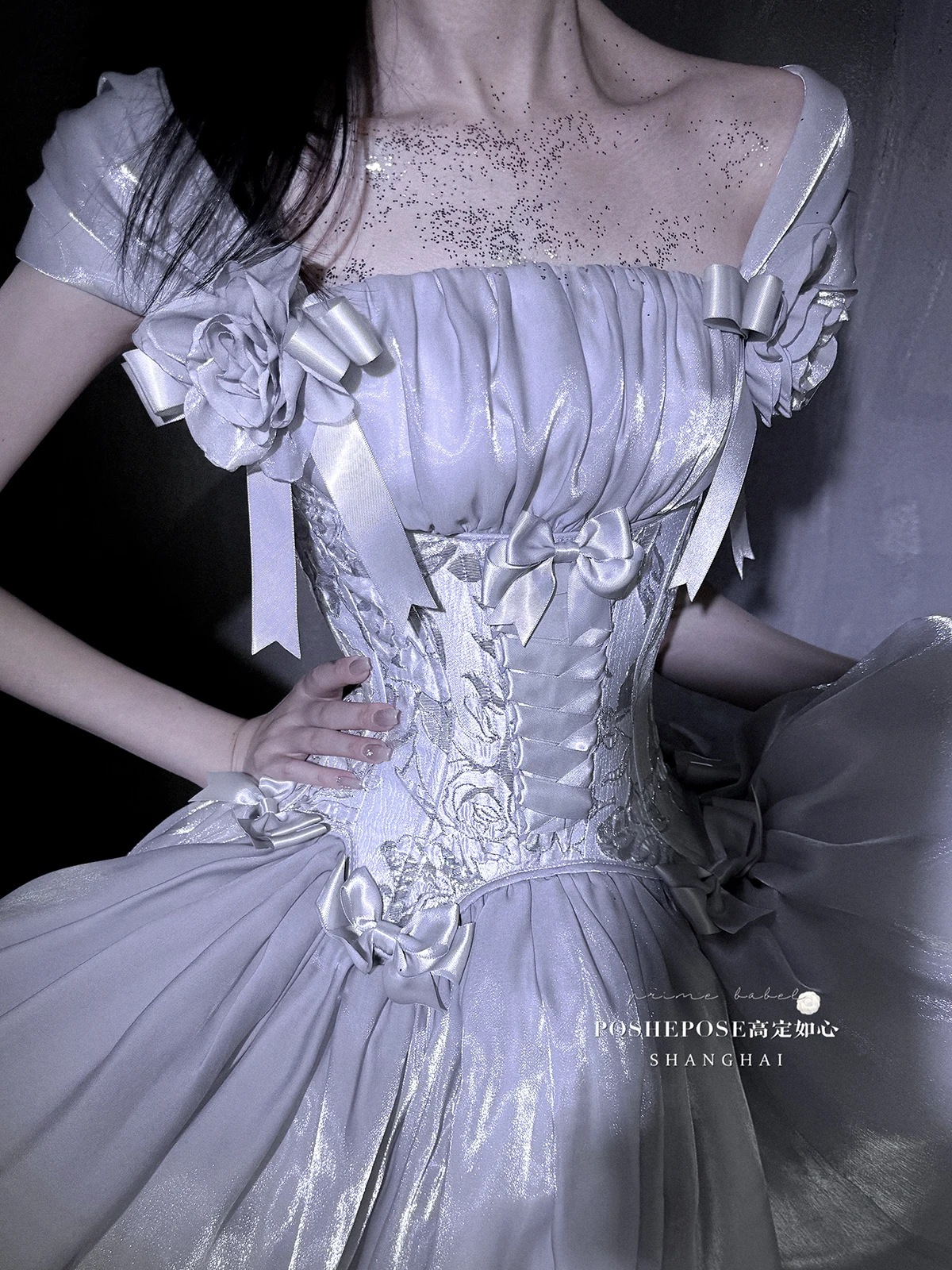 Abito lungo argento a vita alta slim fit con colletto quadrato dal design originale Abiti da compleanno per feste di matrimonio con fiori dolci da donna 2025