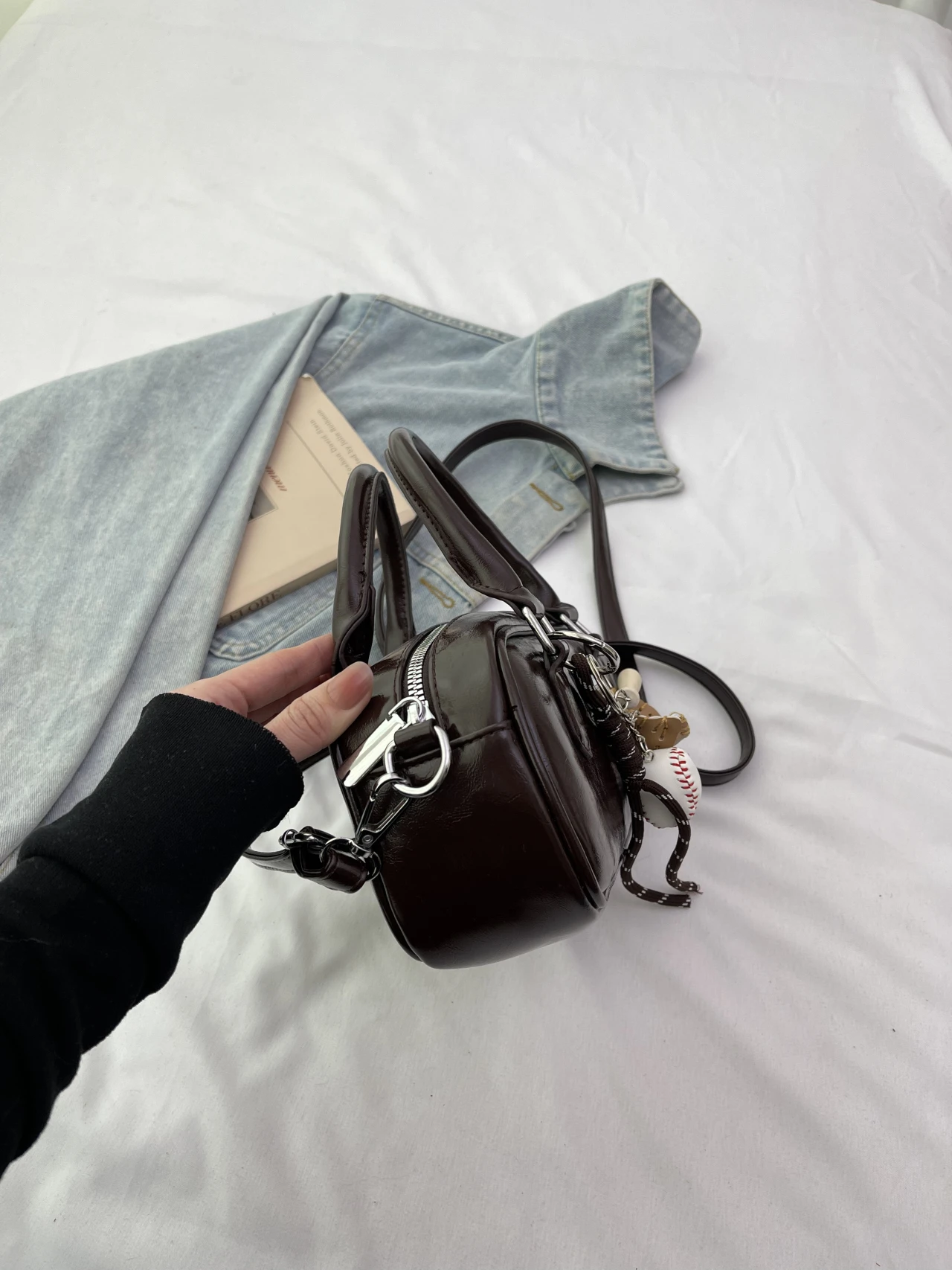 إطلاق جديد 2025! Miu - حقيبة يد بوسطن مربعة صغيرة الحجم - حقيبة كتف واسعة لعشاق الدراجات النارية مع مساحة تخزين كبيرة #3