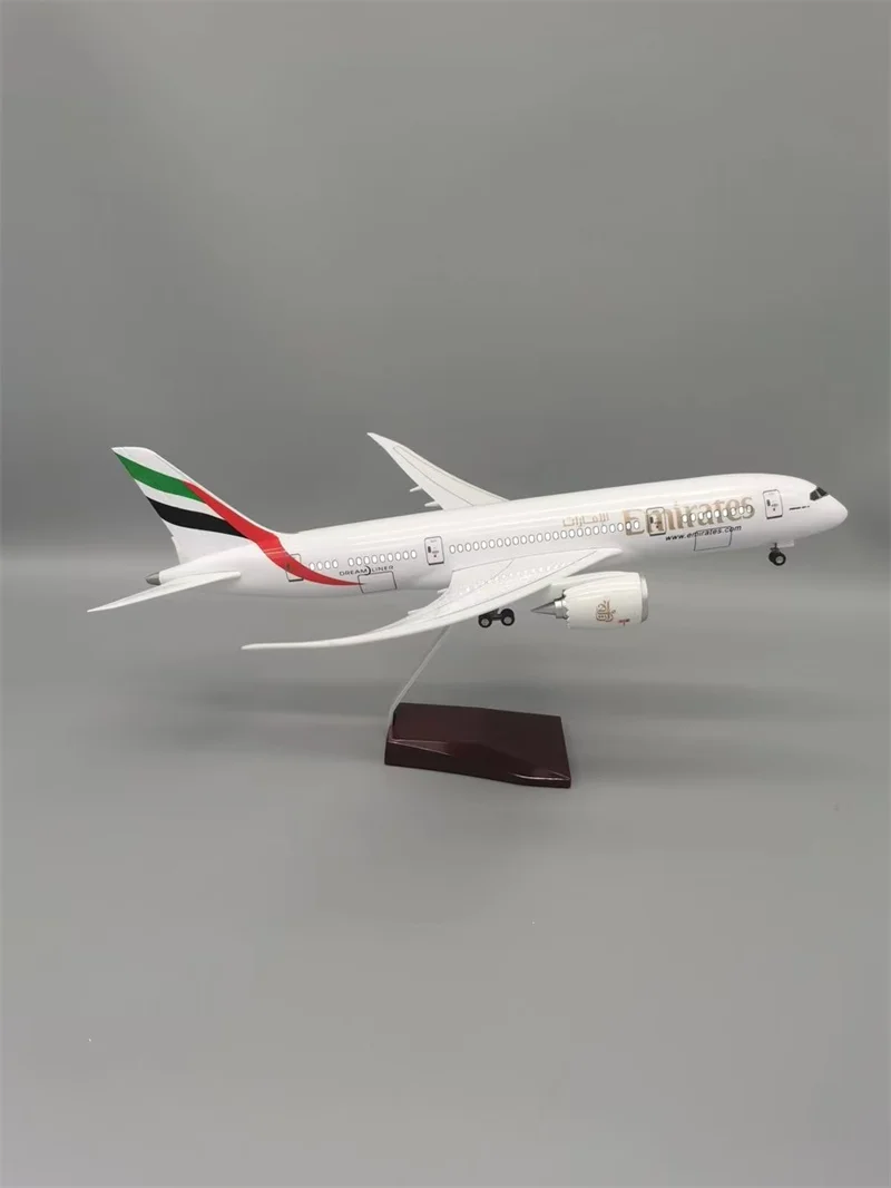 2024 New 1/160 Scale Diecast Model Emirates B787 Airways Resin Airplane With Light Toy Airline Decoration Collection Display Fan