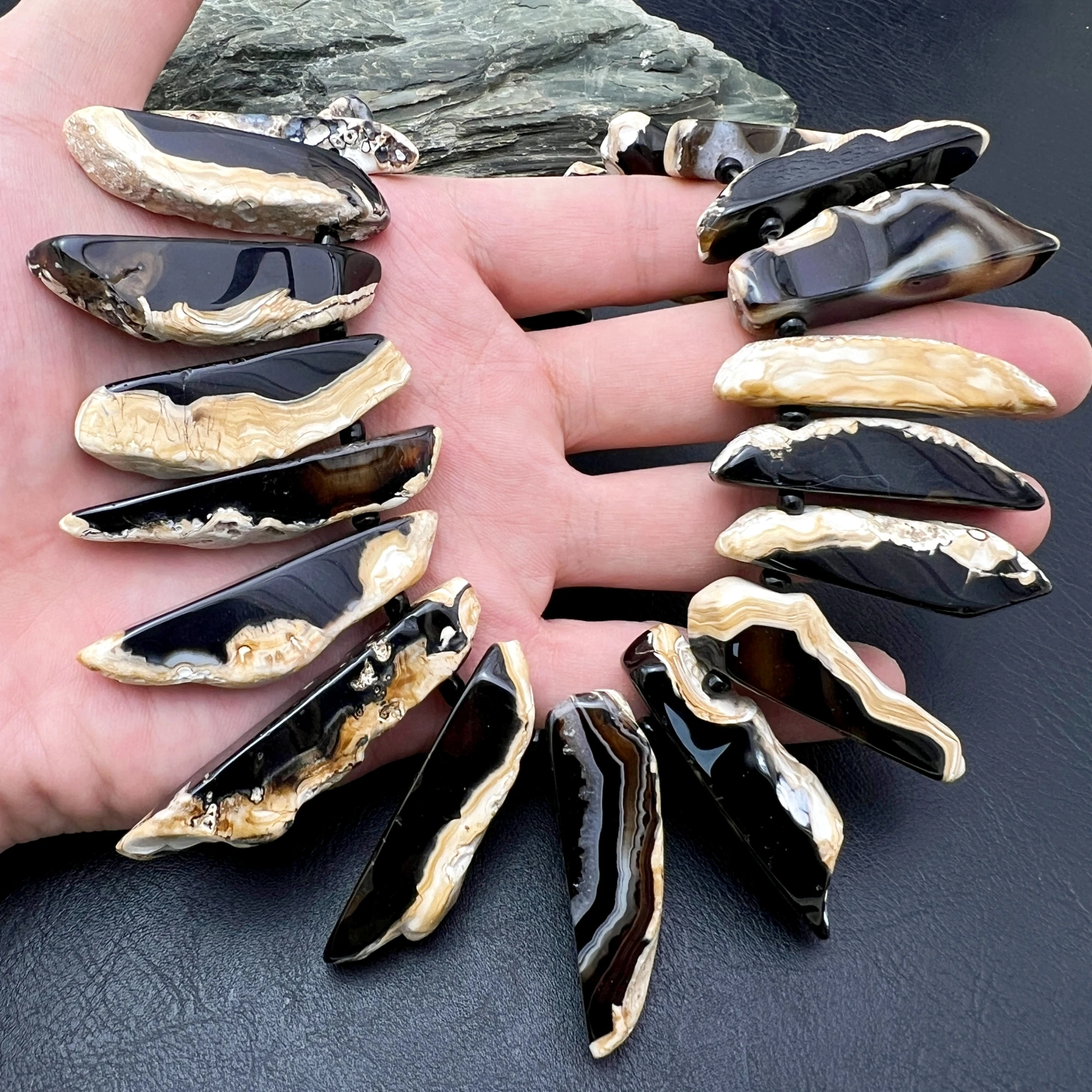 Unregelmäßige Top Gebohrt Große Natürliche Schwarz Weiß Achate Stein Tusk Spike Stick Perlen Für DIY Schmuck Machen MY250670