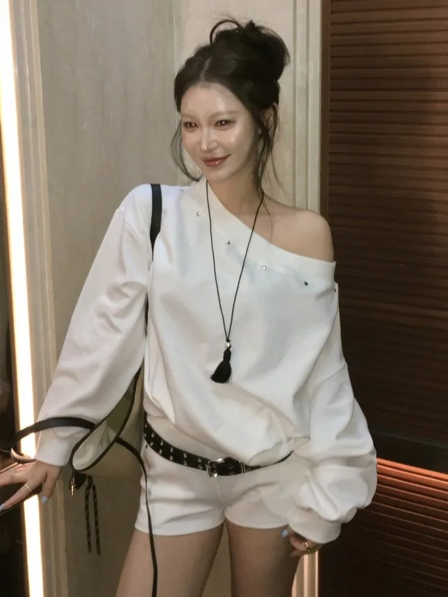 

Shoulder Bared Long Sleeve Rivet Sweatshirt High Waist Casual Shorts Two Piece Set Women's Fashionable Sporty Style Outfit