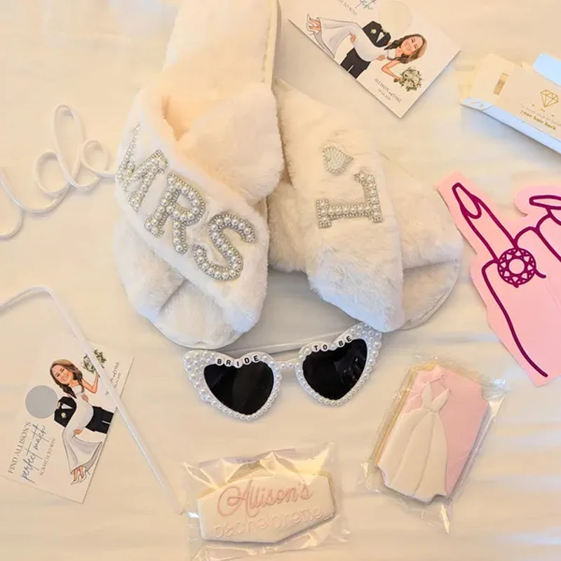 شباشب منفوشة بأحرف لؤلؤية مخصصة للأحرف الأولى شباشب لحفلات الزفاف وحفلات توديع العزوبية هدية لوصيفات العروس