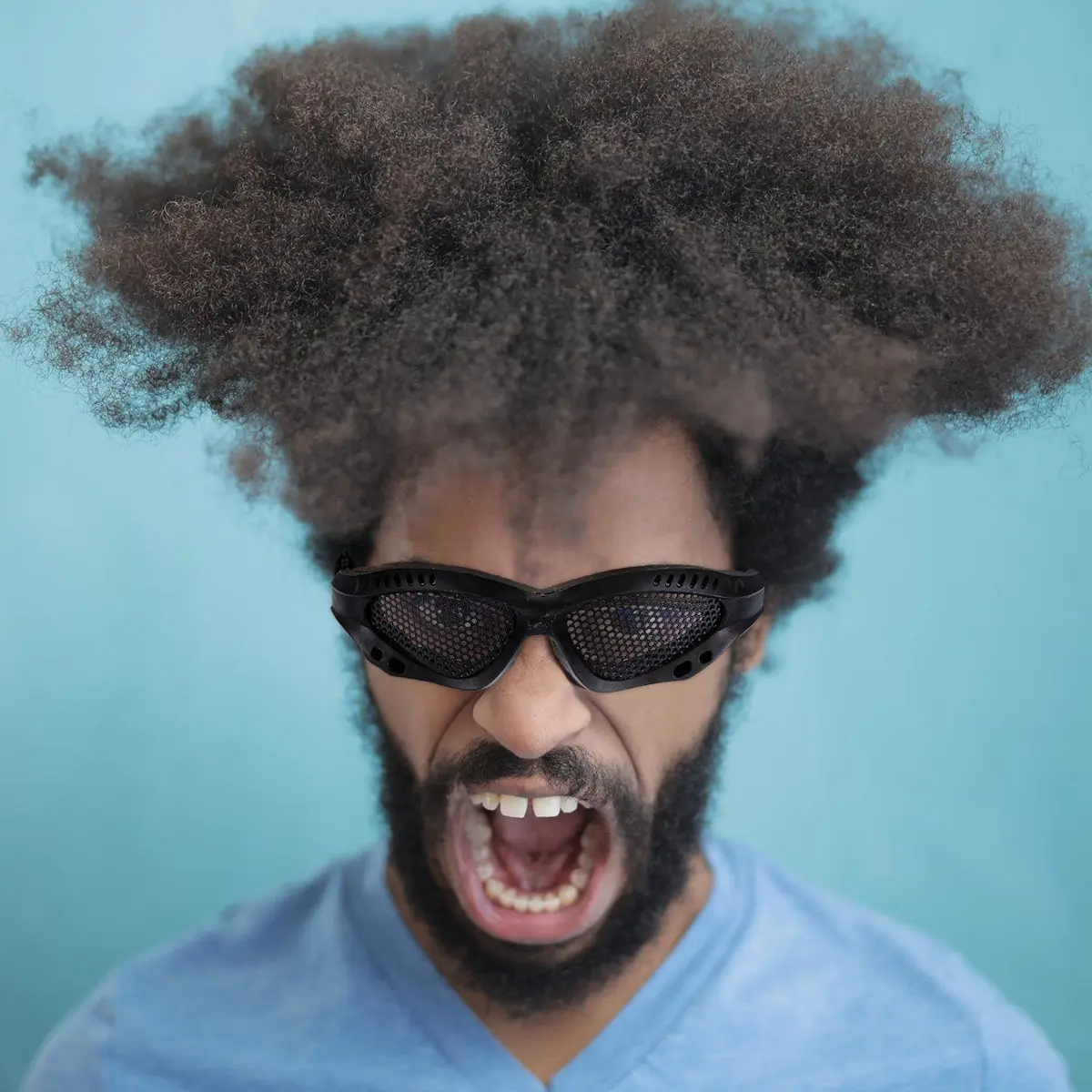 Oculos-de-protecao-taticos-para-criancas-design-preto-com-aberturas-alca-ajustavel-para-esportes-ao-ar-livre-e-esqui