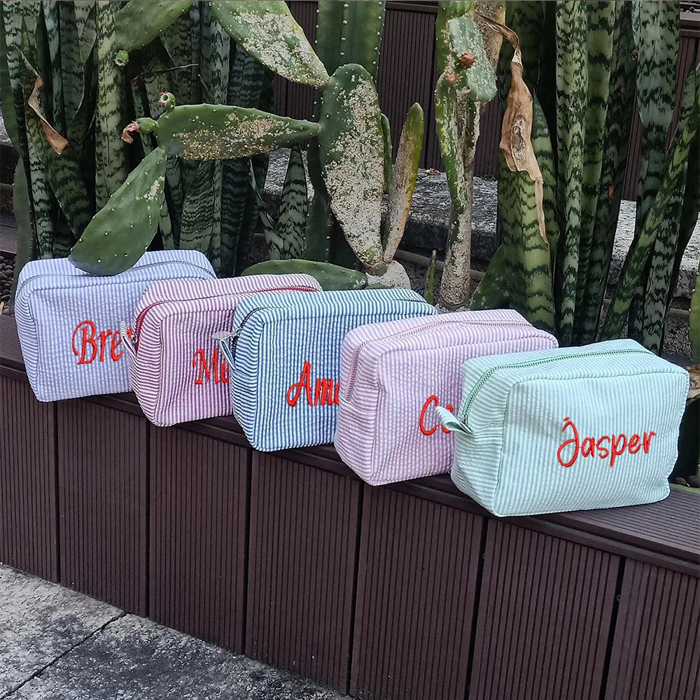 New Embroidered Name Women\'s Travel Toiletry Bag Personalized Seersucker Cosmetic Bag Unique Gift Handbag Purse Clutch Bag