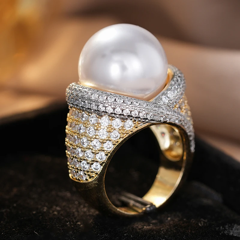 Huitan Wunderschöner Damenring mit Imitationsperle, zweifarbig, Accessoires, Imitationsperle, Party, Hochzeit, Modeschmuck, eingelegt mit glänzendem CZ