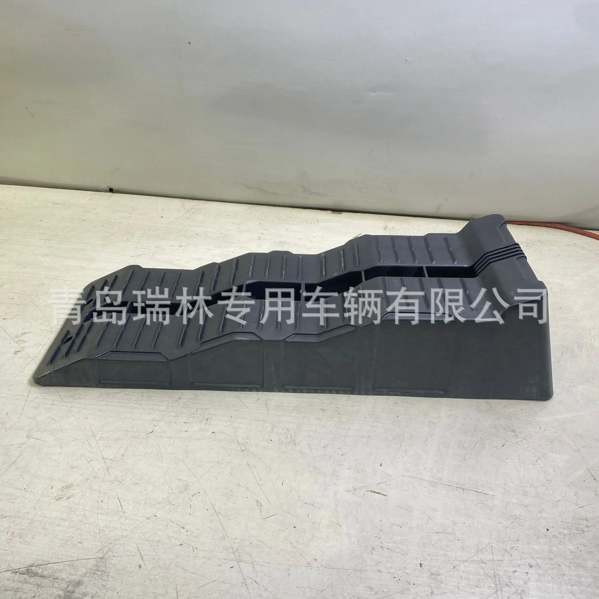 Three-step car ramp stop wheel block leveling block