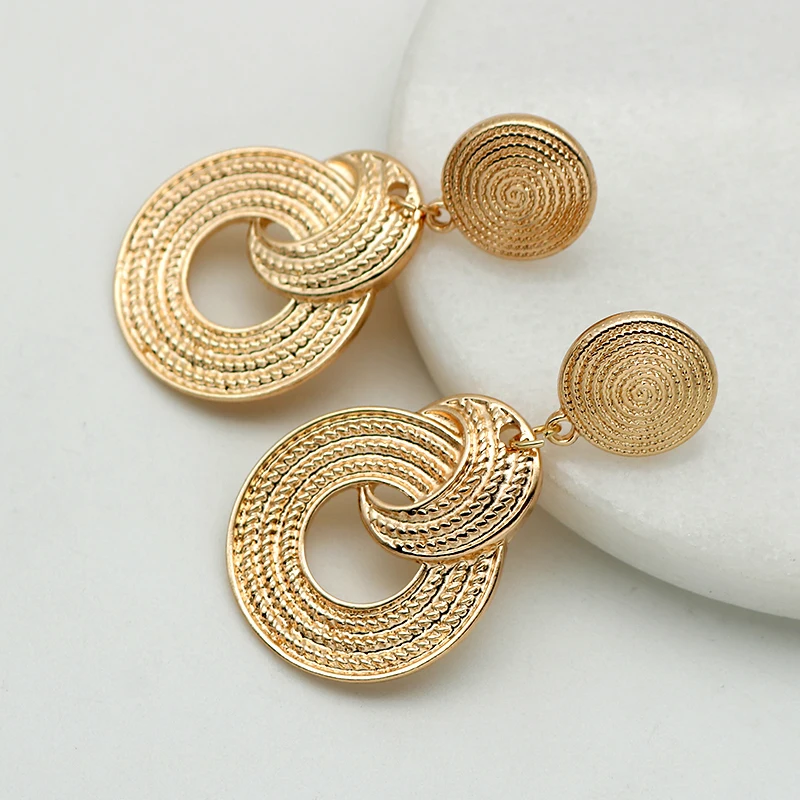 Geometrische Metall Ohrringe Für Frauen Phantasie Tropfen Einfache Neue Design Große Punk Schmuck Trendy Mode Zubehör Geschenke Party MQ038