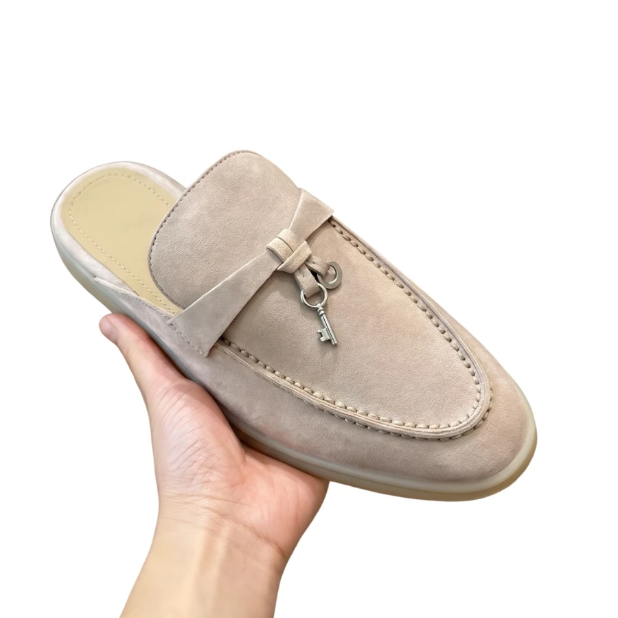 

100% Cowhide Beautiful, Advanced Texture Comfortable Cozy Indoor Slippers with Soft Plush Lining Trendy Women’s Mules AG3003