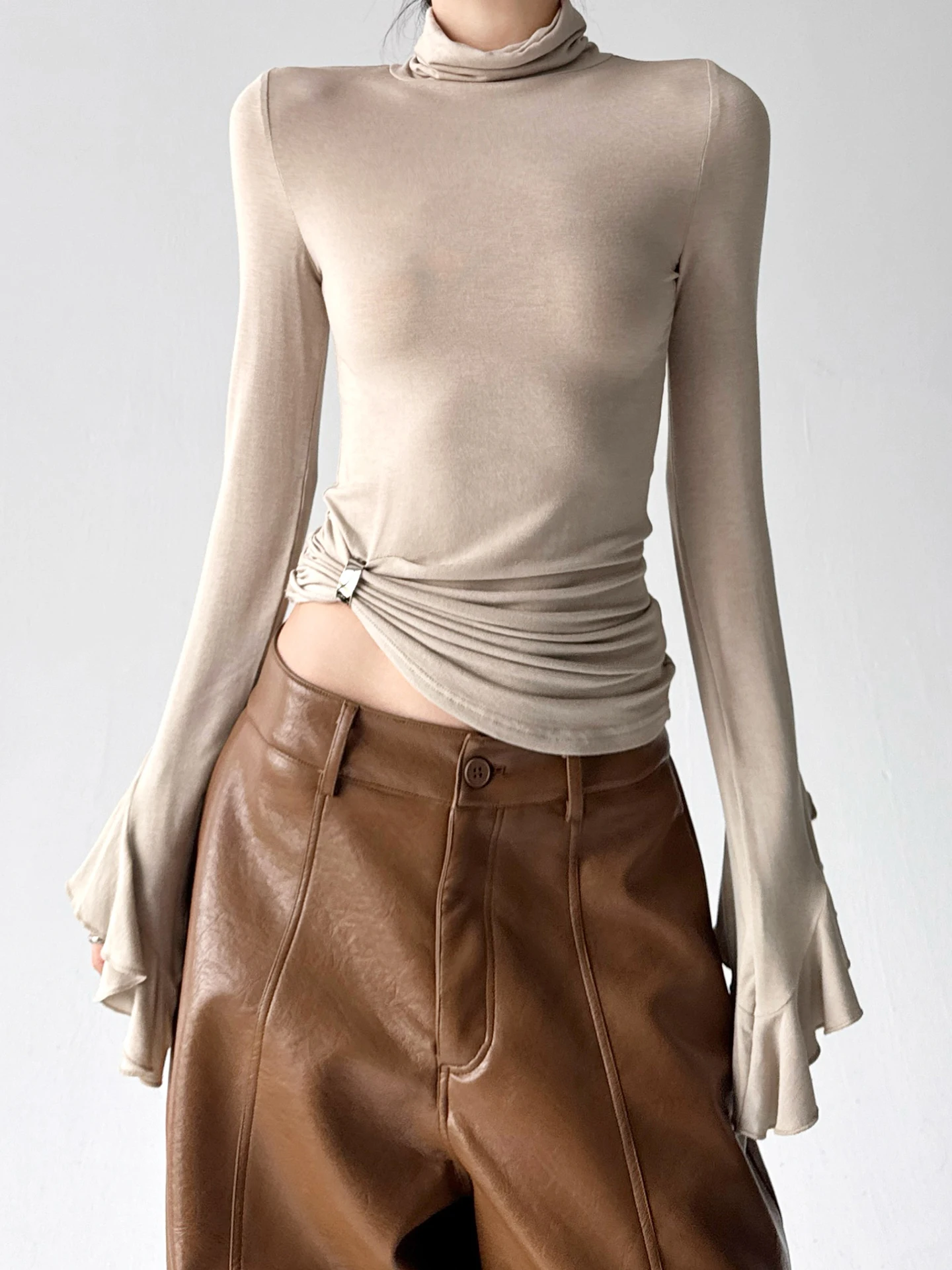 패셔너블한 한국 스타일 하이넥 롱 슬리브 베이스 레이어 여성 슬리밍 다용도 이너웨어 탑 트렌디 컬러 티셔츠