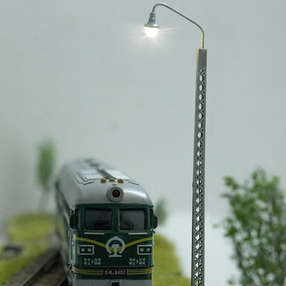 

2 Pcs Train Light Model Miniature Toys Terrarium Decor Miniatures Accessories House Supply Sand Table Traffic Lamp