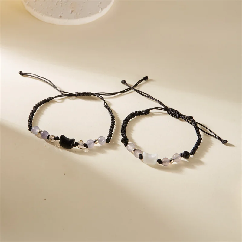 Minimalistisches, süßes, handgeflochtenes schwarzes Armband für Damen mit verträumtem kleinen Katzenanhänger, verstellbarer Glasperlen-Armreif, Schmuckgeschenk – Detail 5