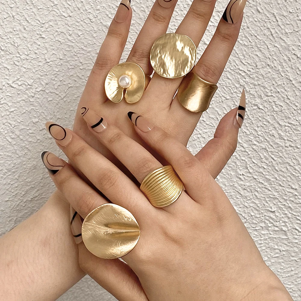 Amorcome Exaggerated Gold Color Metal Geometric Rings for Women Adjustable Elastic Rope Chunky Ring Fashion Statement Jewelry