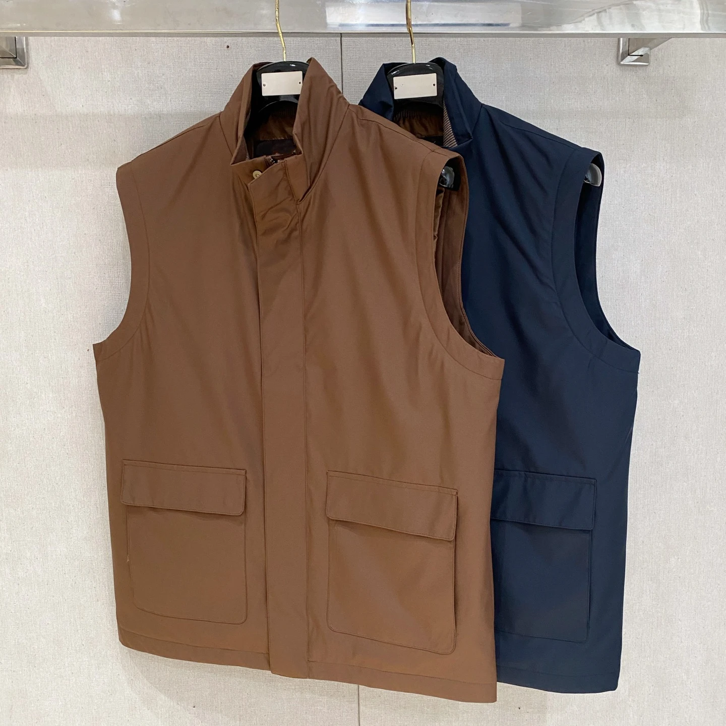 

Итальянский однотонный жилет в стиле старых денег с воротником-стойкой LP