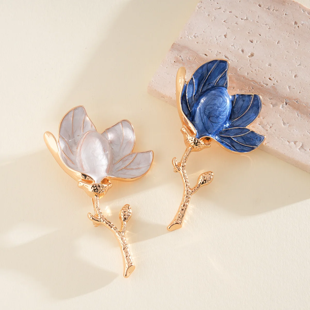 Medieval Charming Magnolia Flower Brooches for Women Enamel Glazed Tulip Beautiful Flower Party Office Brooch Pins Gifts