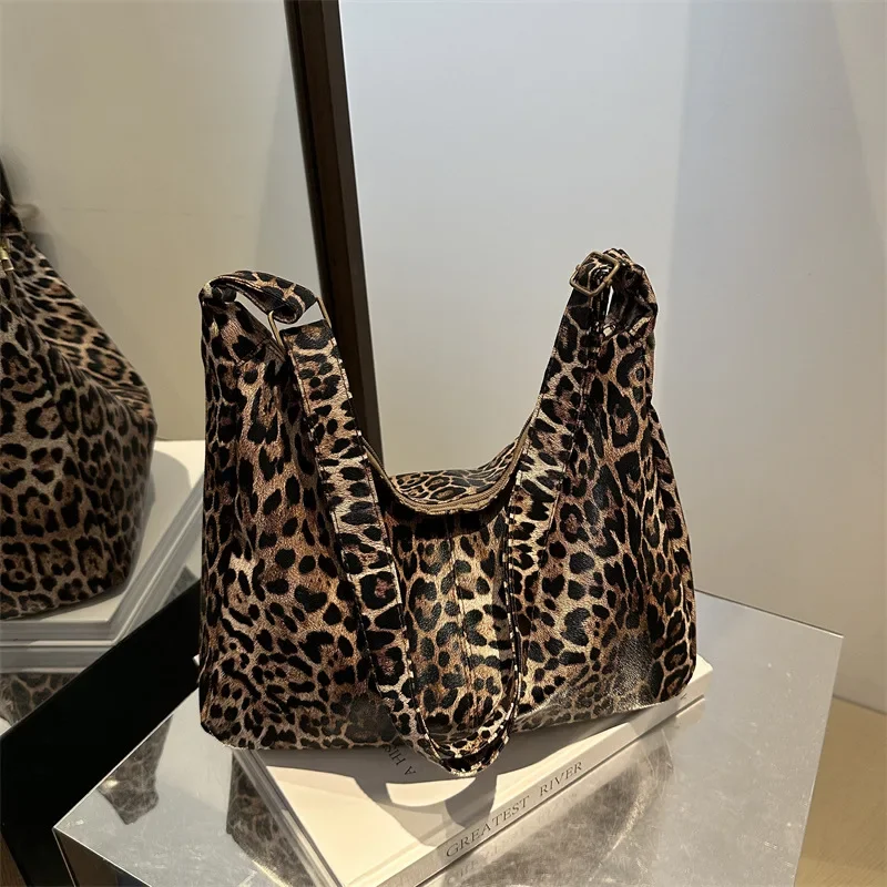 

Premium leopard print retro fashion shoulder bag niche design messenger bag