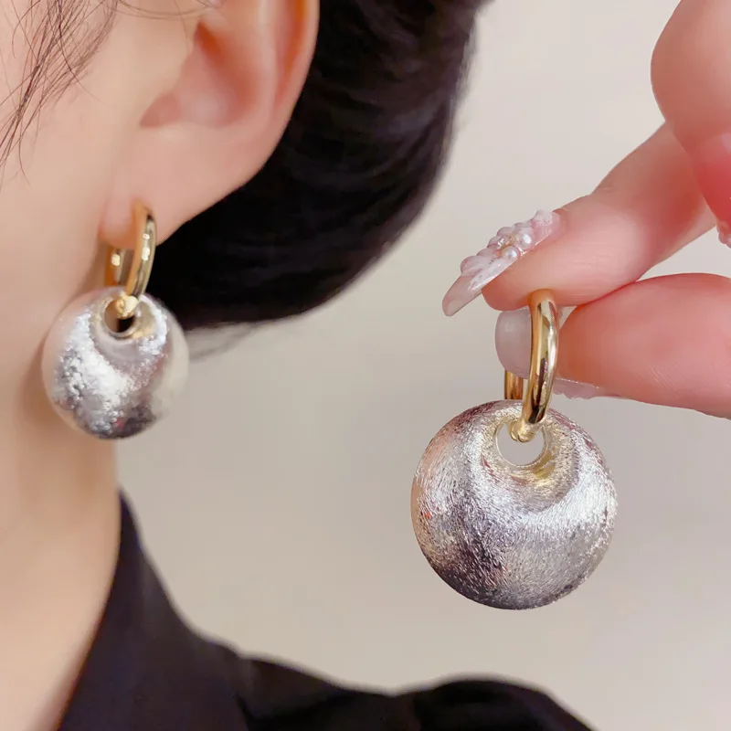 Personality exaggerated contrasting color round ear buckle temperament fashionable simple retro earrings women