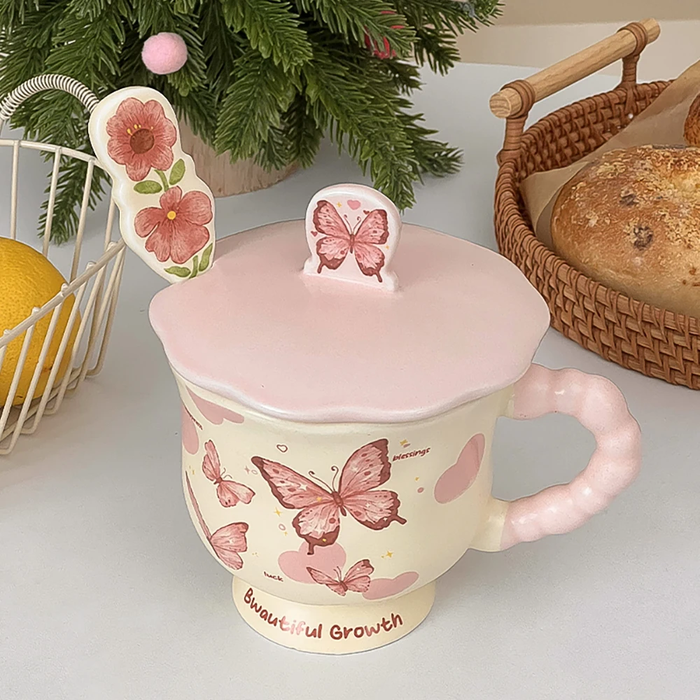 Niedliche Rosa Schmetterling Keramiktasse mit Deckel und Löffel Ästhetische Herz-Porzellan-Kaffeetasse Kawaii Milchtee-Tasse Geburtstagsgeschenk