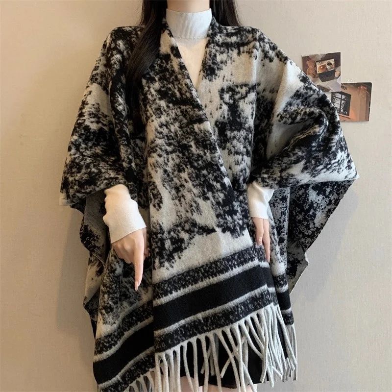 

Oversized Women's Clothing For Autumn And Winter 2025 New Warm Shawl Chinese Style Printed Tassel Knitted Scarf Cape Top w1198