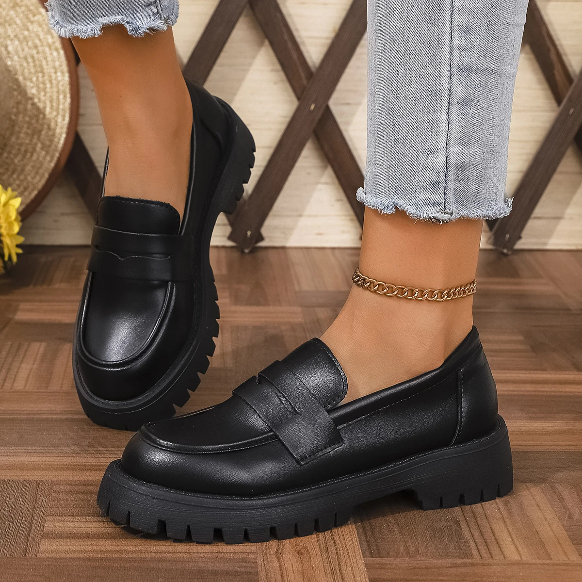 أحذية أكسفورد نسائية على الطرا - مراجعة Patent Leather Oxford وسعره