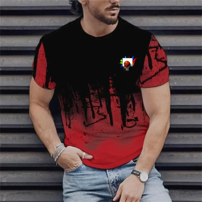 تي شيرت رجالي بمشهد الغابة السوداء مع نمط مطبوع عليه طائر ملون