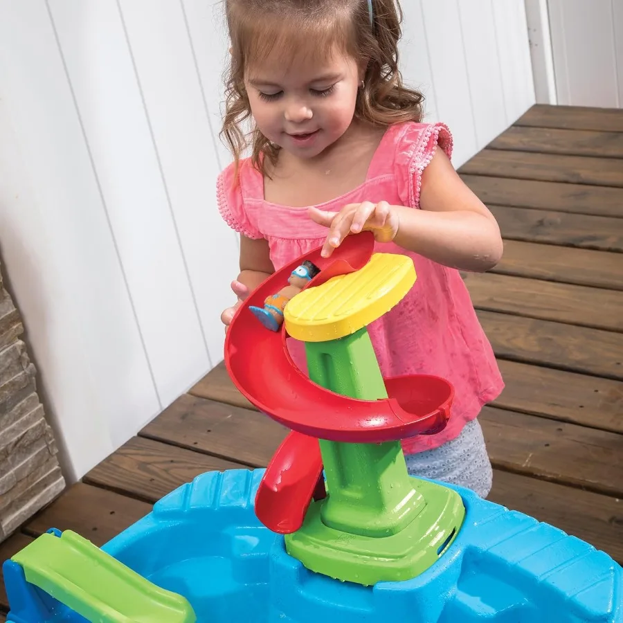 Mesa de areia e água Fiesta Cruise com guarda-chuva, conjunto de brinquedos sensoriais para atividades infantis, brinquedos ao ar livre de verão, acessórios de brinquedo aquático de 10 peças