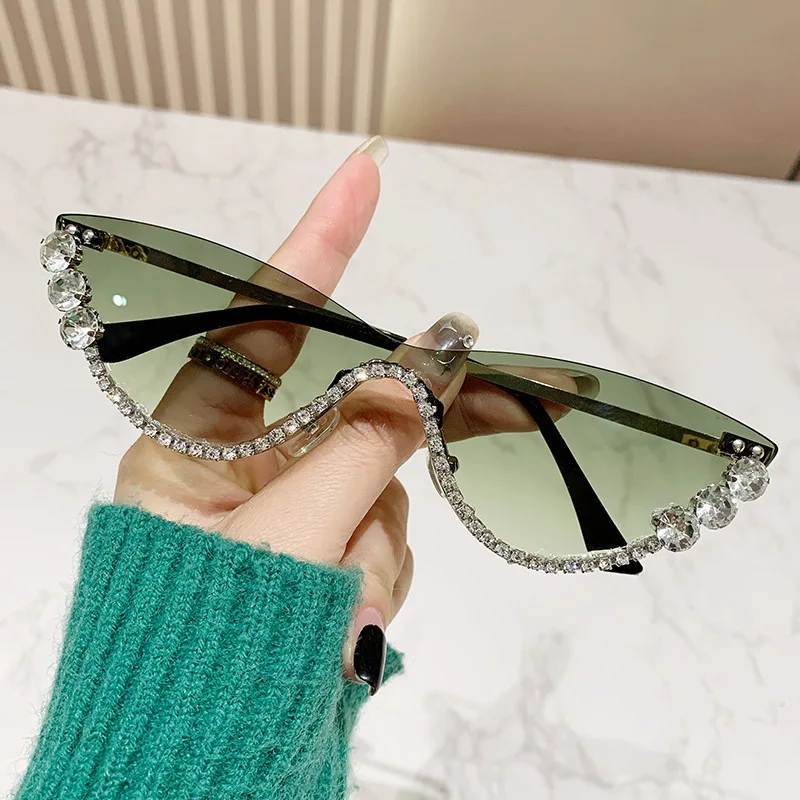 Luksusowe markowe designerskie diamentowy kot bez oprawek okulary przeciwsłoneczne kobiet moda Vintage modne okulary przeciwsłoneczne Punk Crystal