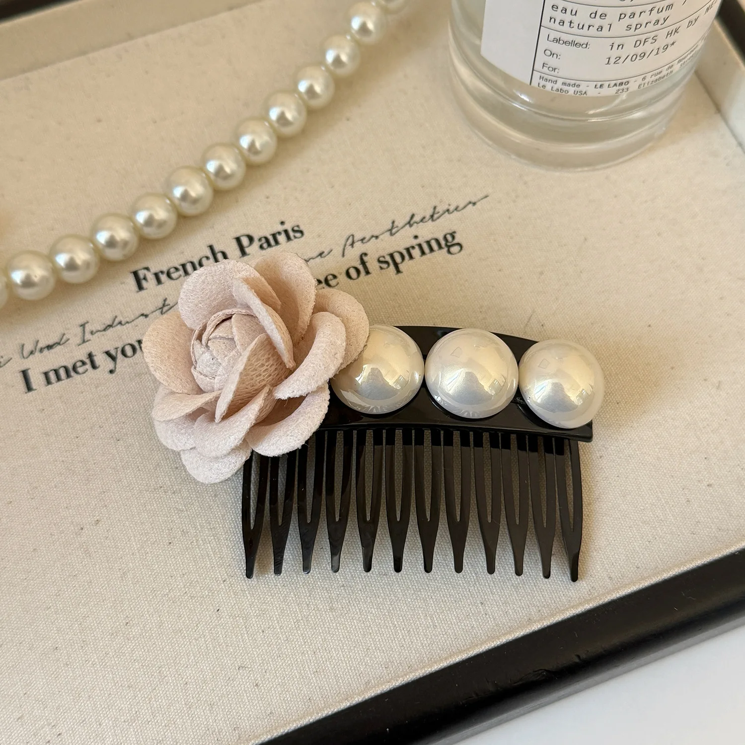 Pettine per capelli alla moda con perle, fermaglio antiscivolo per chignon, forcina laterale, pettine laterale trendy, accessori per capelli floreali_voghion.com