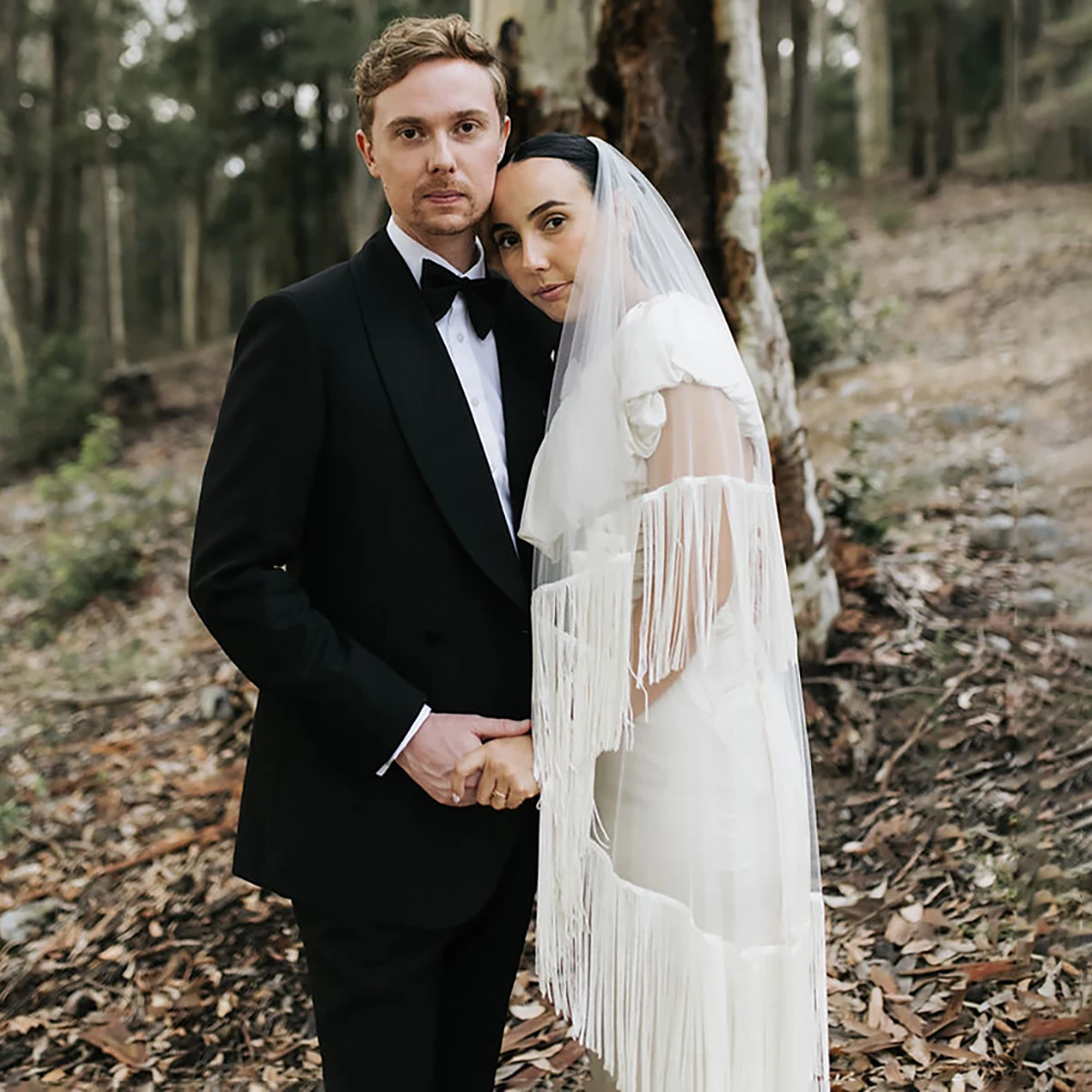 Velos de novia con dedos y peine colorete, tocado de boda romántico de color marfil personalizado hasta la punta del dedo con borlas