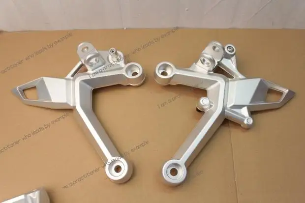 Suitable for Chunfeng motorcycle around 250NK front and rear pedal bracket components, footrest, pedal bracket