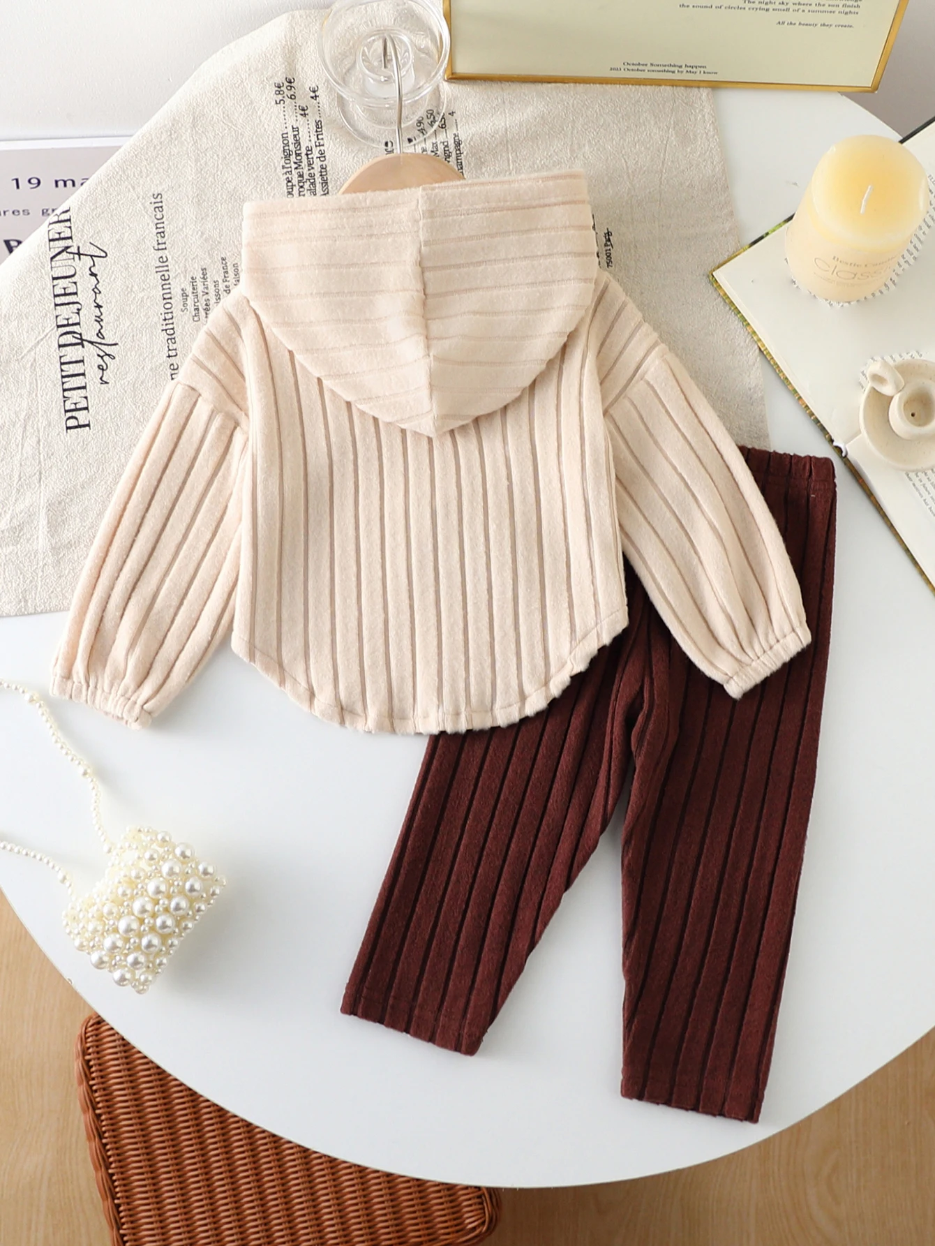 2 pieces of baby girl's casual hooded long sleeve top with 3D flower decoration and slim-fit pants, for winter.