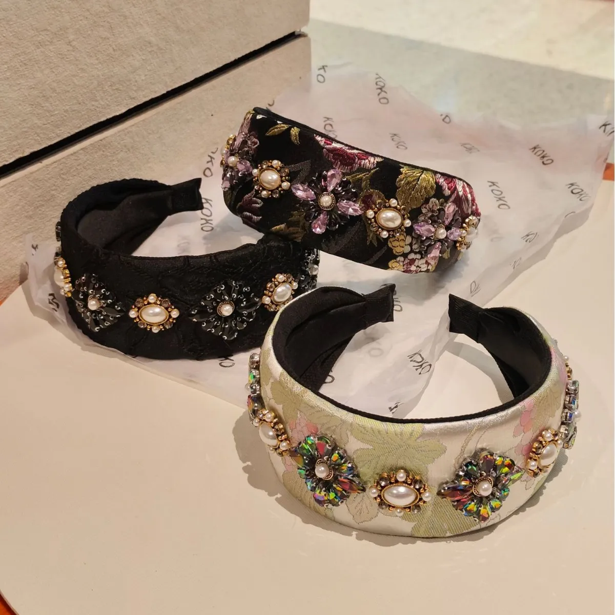 2026 Spring Festival new product new Chinese style embroidery diamond flower headband retro light luxury high-end headdress wide