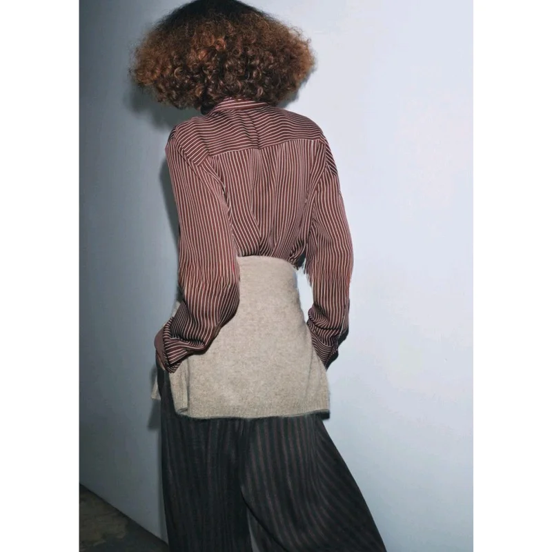 เสื้อผ้าผู้หญิงสำหรับฤดูหนาว แขนยาว ทรงสลิม ชายเสื้อไม่เท่ากัน ผ้าไหมซาตินลายทาง ปกพับได้ ทรงลำลอง ผ้าใยโพลีเอสเตอร์