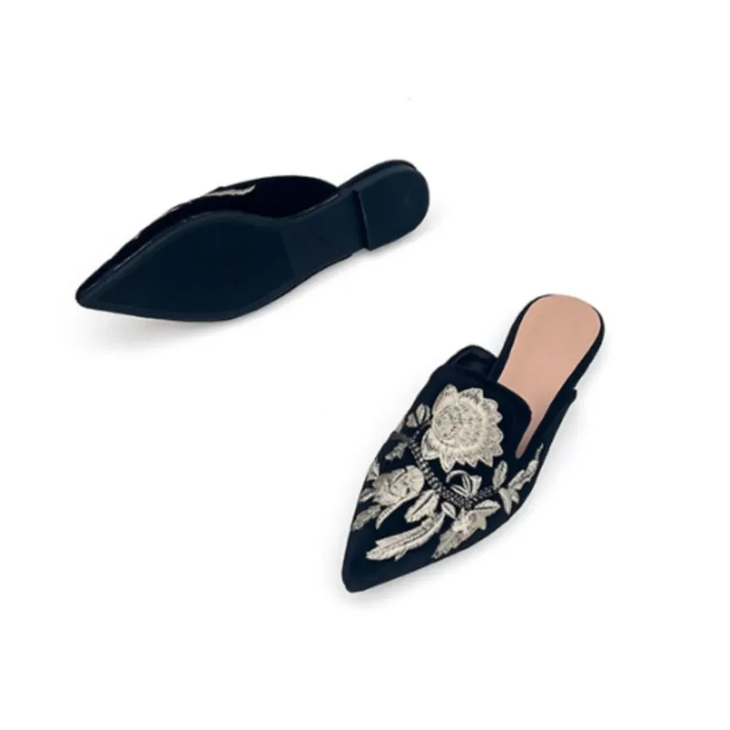 2026 New Style Traditional Chinese Embroidery Pointed-Toe Flat-Topped Women's Summer Outerwear Slippers Muller Shoes