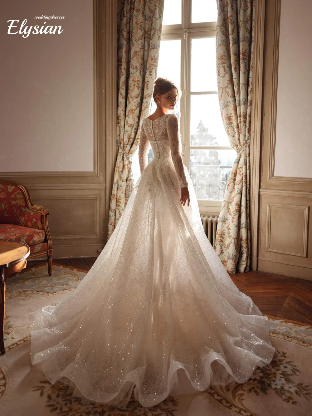 Customized Luxury wedding dress, spoon-neck appliqued long-sleeved A-line dress, princess bride wedding dress Vestidos De Novia