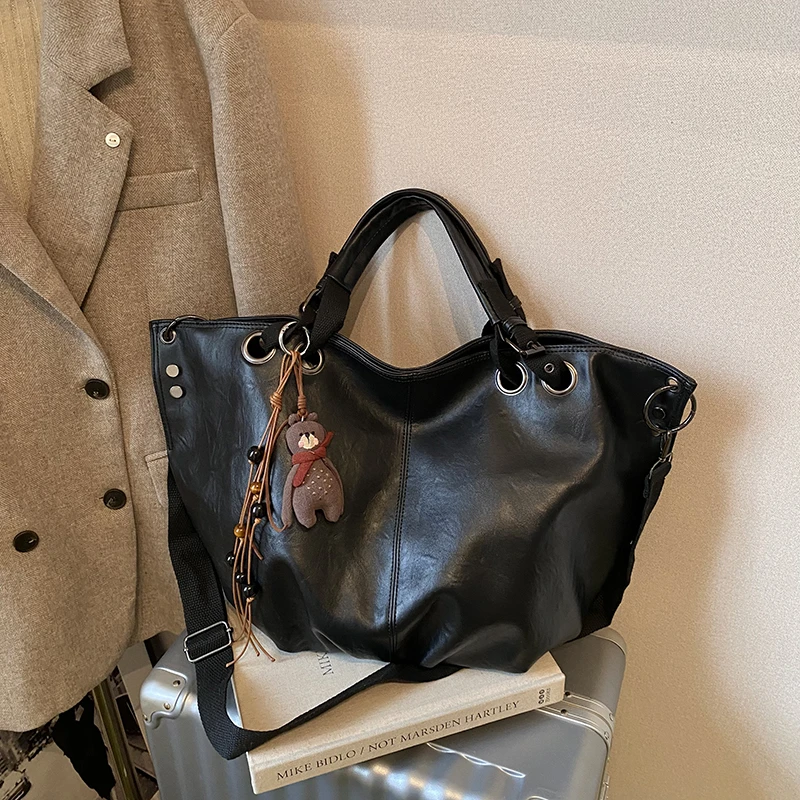 

Стильный дизайн, большие вместительные однотонные универсальные сумки на плечо из искусственной кожи, темпераментные сумки-тоут в классическом стиле для женщин, новинка 2023 года