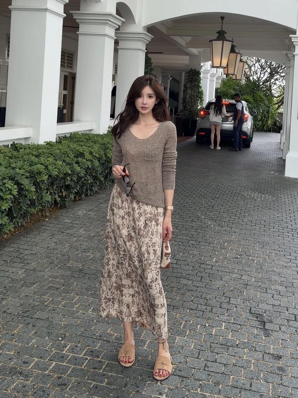 

Оригинальная асимметричная юбка А-силуэта с цветочным принтом, легкая роскошная модная новинка весенней коллекции, юбка с разрезом для женщин