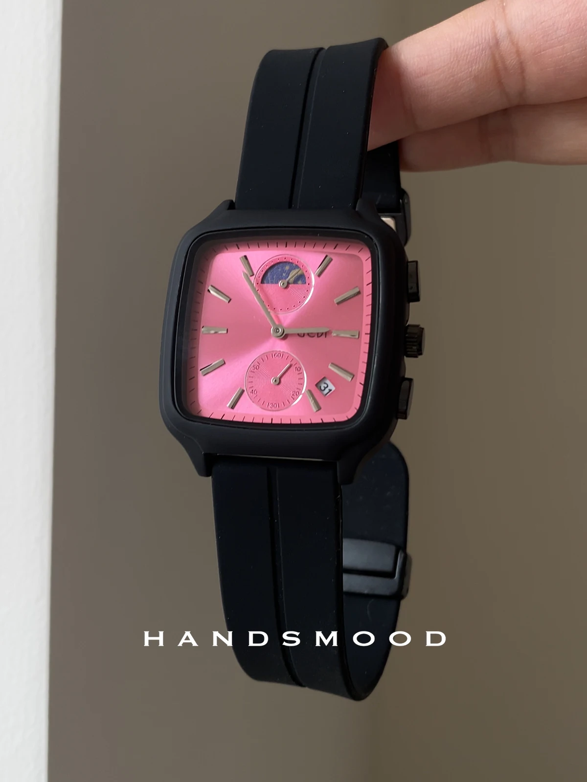 New High-End Luxury Women'S Quartz Watch With A Square Rose-Red Silicone Strap. Fashionable And Trendy Women'S Watch.