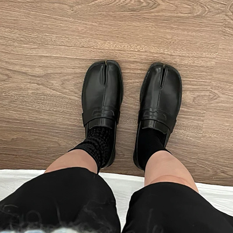 Buty z prawdziwej skóry Tabi czarne buty typu Casual ze skóry bydlęcej damskie mokasyny z rozciętymi palcami u stóp świni buty Derby zapatos de mujer