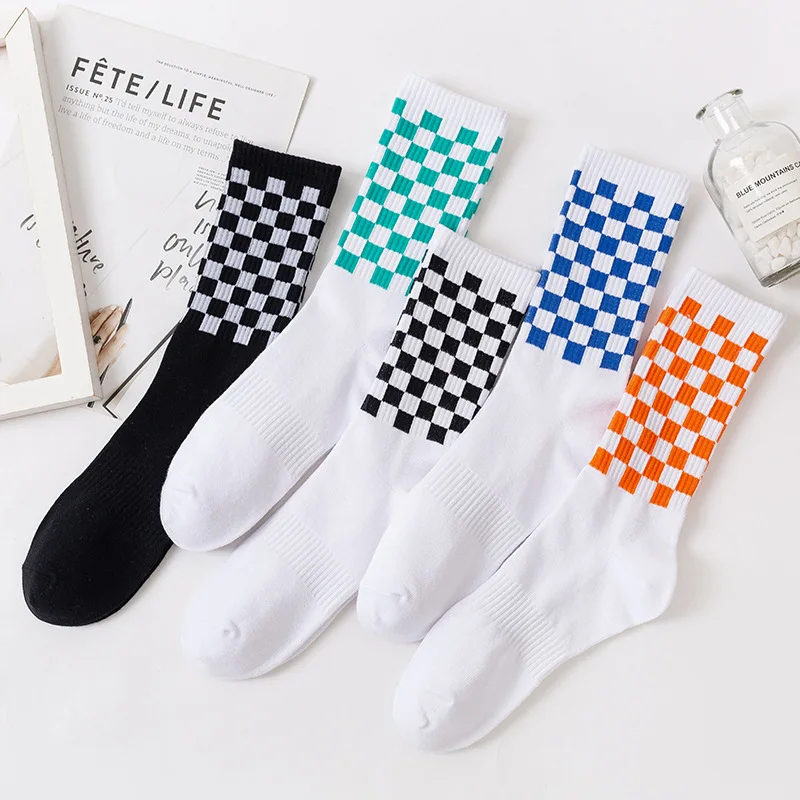 Harajuku Street Fashion Trendly Women Socks Black and White Squares Pattern Socks Men Novelty Skateboard Funny Cotton Socks